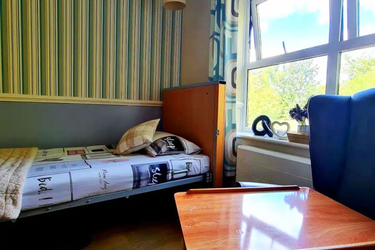 Earls Lodge bedroom