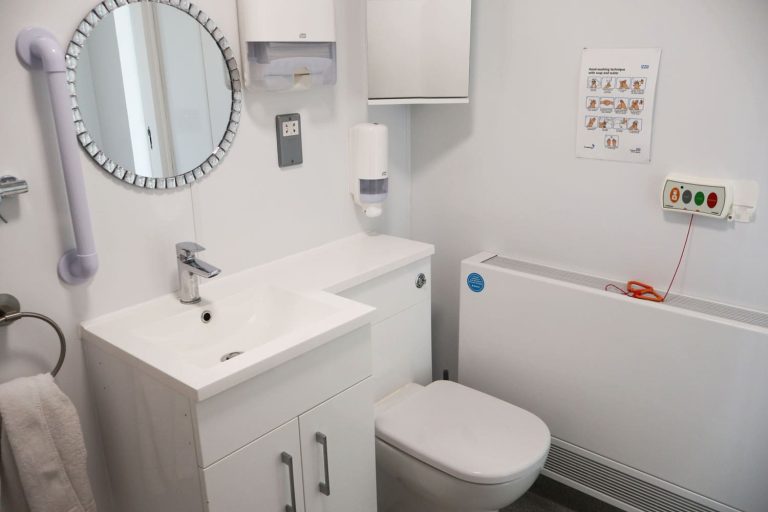 Rose Lodge bathroom